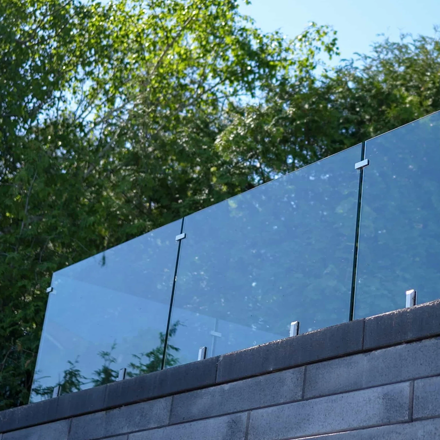 Frameless Glass Railing - Sturdy, Stylish & Luxurious